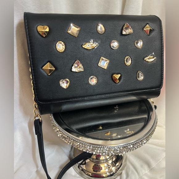 🖤🖤NWT-BETSEY JOHNSON GORGEOUS @Sybil” Crossbody With Studs And Gems🖤🖤 - Picture 5 of 12